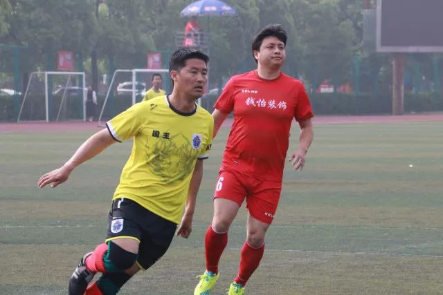 近半球迷支持奇才更换队标和配色